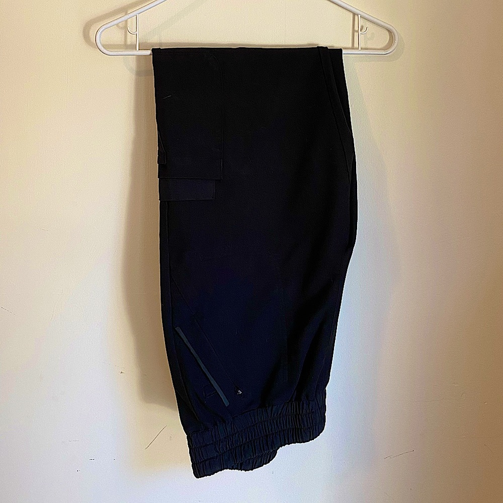 Women’s FIGS 21-Pocket Slim Jogger Scrub Pants - Medium Tall (Black)